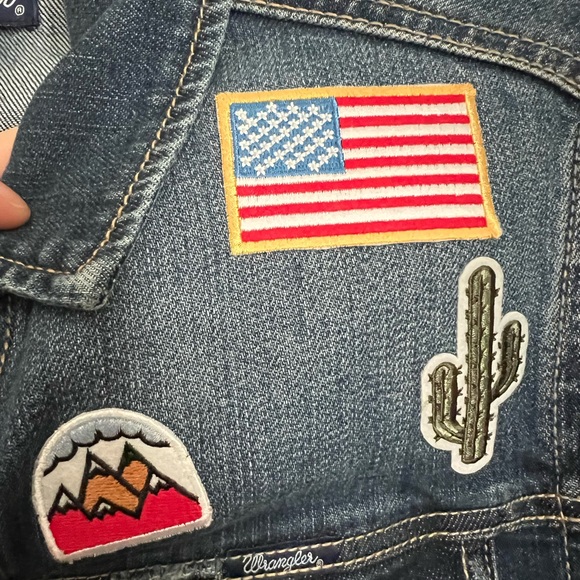 EUC Wrangler Patchwork Traveler Jean Jacket Size Medium - Picture 7 of 10